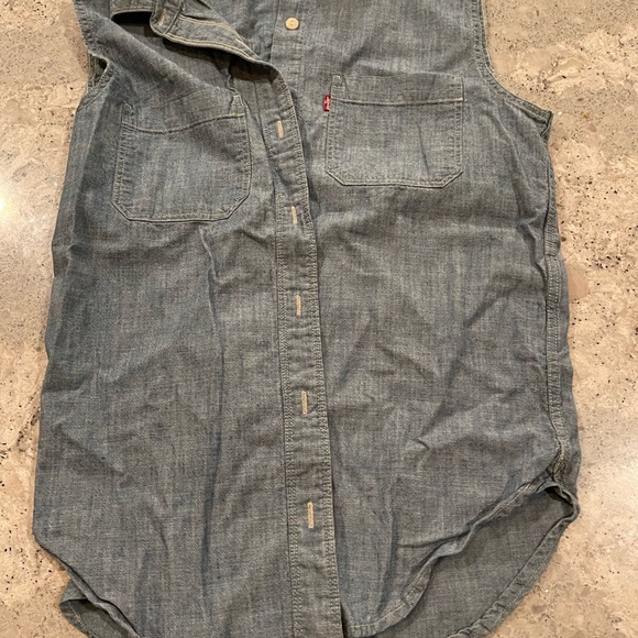 NWOT Levi’s boyfriend fit tank, Rosie the Riveter - Picture 4 of 4